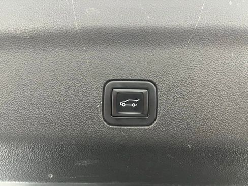 Used 2022 Chevrolet Suburban RST w/ Sport Performance Package image 10