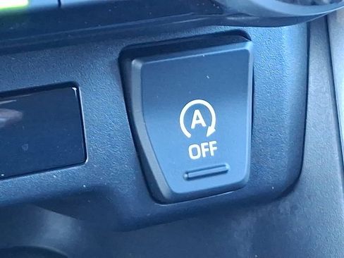 Used 2019 Toyota RAV4 LE AWD/4WD image 25