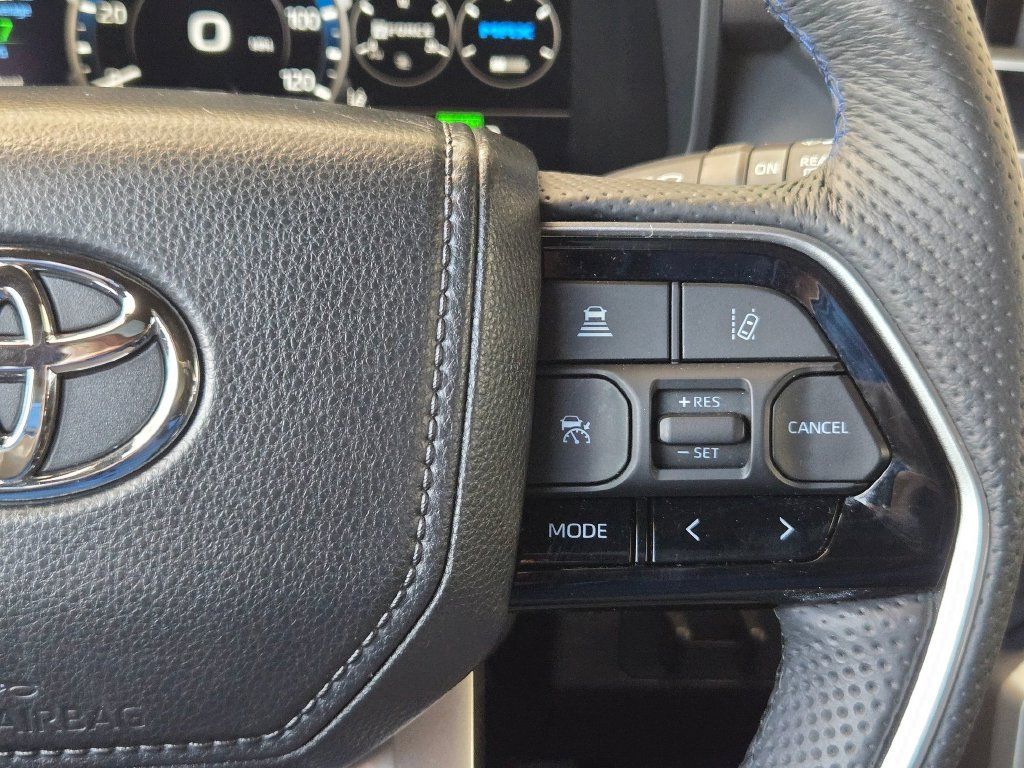 Used 2025 Toyota Sequoia Platinum AWD/4WD image 24