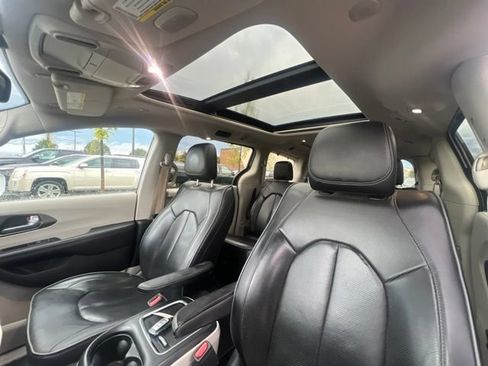 Used 2019 Chrysler Pacifica Limited FWD image 32