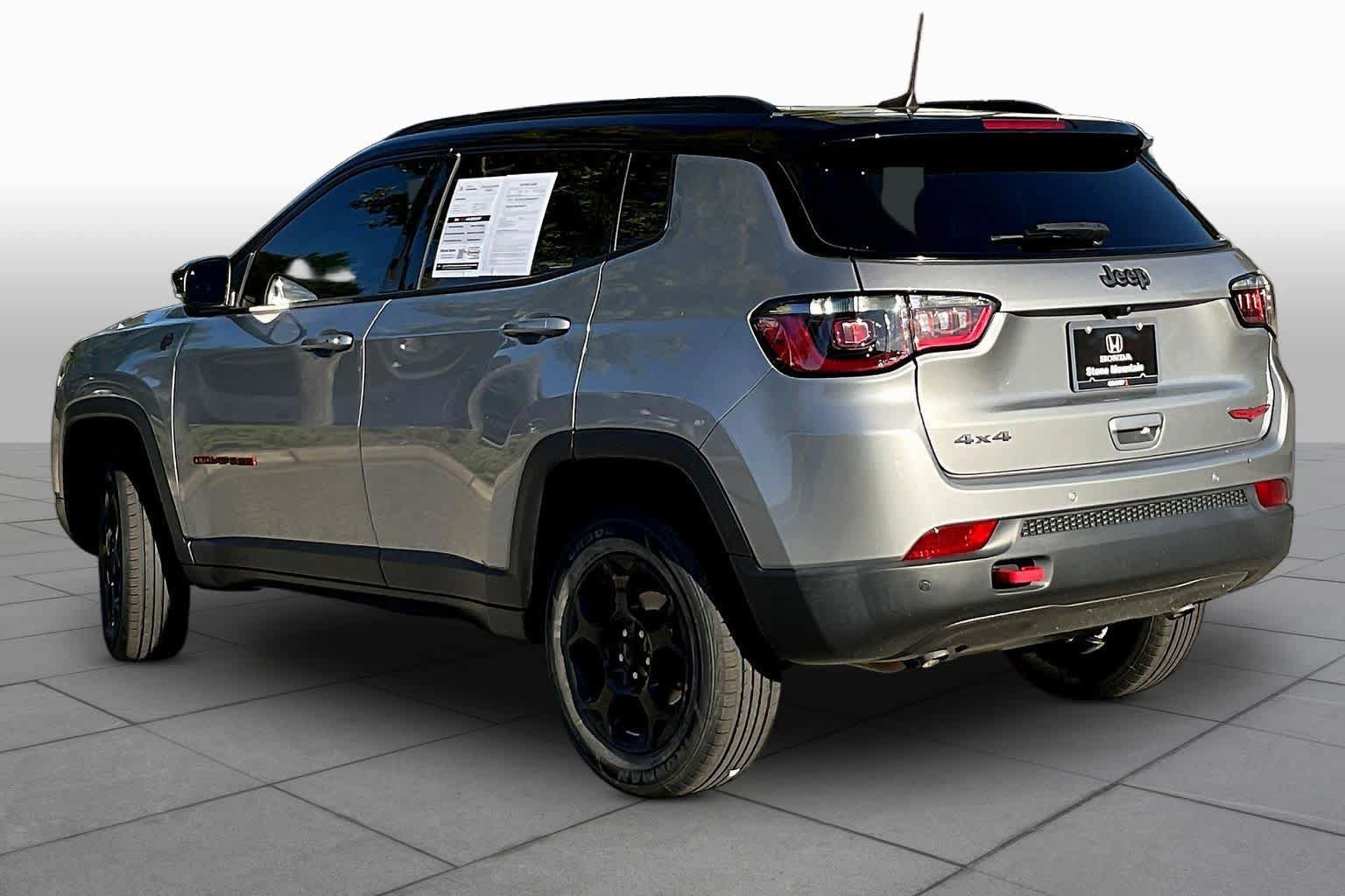 Used 2023 Jeep Compass Trailhawk AWD/4WD image 12
