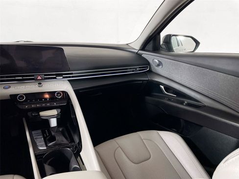 Used 2024 Hyundai Elantra Limited FWD image 25