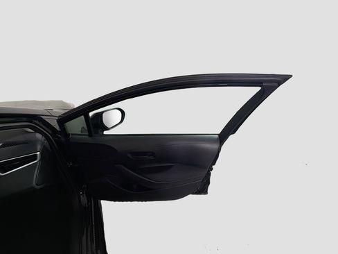 Used 2025 Toyota Corolla LE FWD image 31