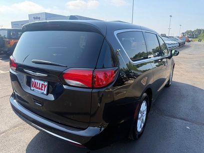 Used 2020 Chrysler Pacifica Touring w/ Advanced Safetytec Group