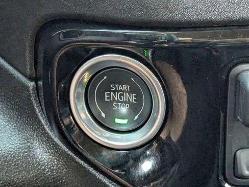 Used 2025 Chevrolet Silverado 2500 LT w/ Convenience Package image 30