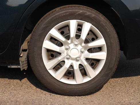 Used 2019 Toyota Corolla LE w/ Carpet Mat Package (TMS) FWD image 9