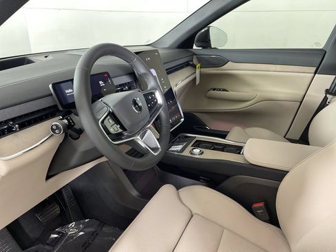 Used 2025 Volvo EX90 Plus AWD/4WD image 22