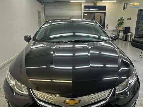 Used 2018 Chevrolet Volt Premier w/ Driver Confidence Package image 2