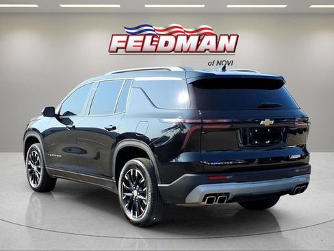 Used 2025 Chevrolet Traverse LT w/ Sun and Wheel Package FWD image 3