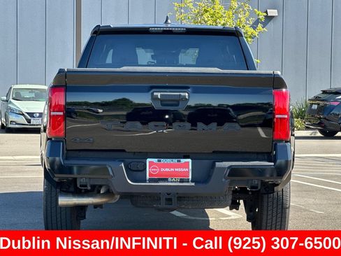 Used 2025 Toyota Tacoma SR5 AWD/4WD image 5