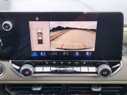 Used 2024 Chevrolet Colorado ZR2 w/ Technology Package AWD/4WD image 26