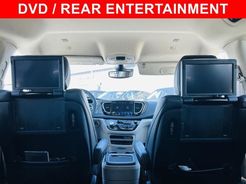 Used 2023 Chrysler Pacifica Touring-L w/ Uconnect Theater Family Group image 4