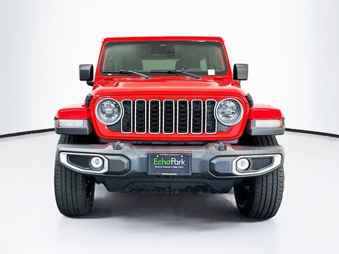 Used 2025 Jeep Wrangler Unlimited Sahara AWD/4WD image 2