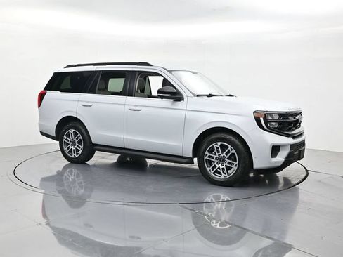 Certified 2025 Ford Expedition Active AWD/4WD image 3