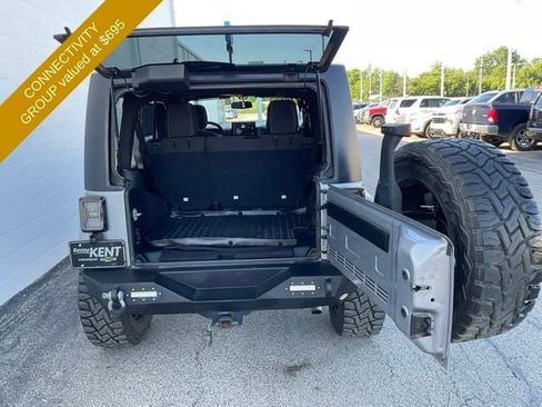 Used 2017 Jeep Wrangler Unlimited Sahara w/ Connectivity Group AWD/4WD image 10