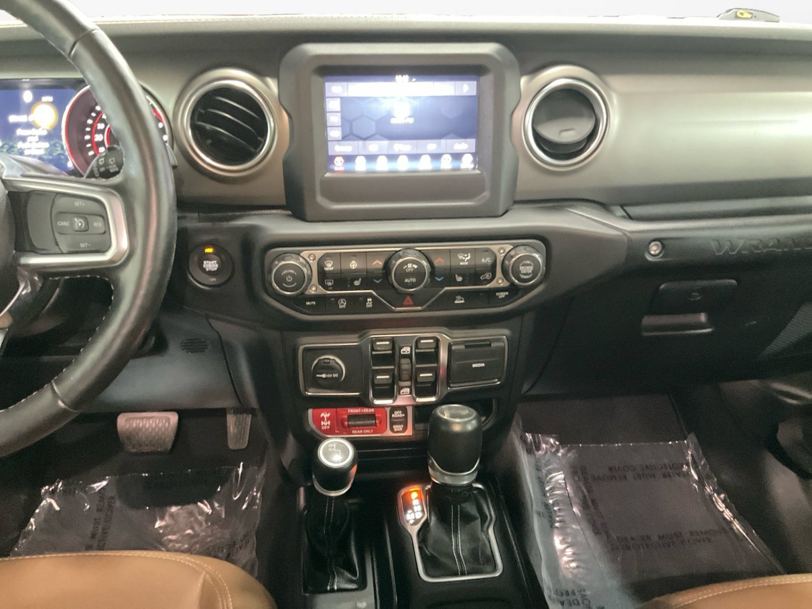 Used 2021 Jeep Wrangler Unlimited Rubicon w/ Cold Weather Group AWD/4WD image 12