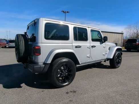 New 2024 Jeep Wrangler Unlimited Sahara w/ Technology Group AWD/4WD image 4