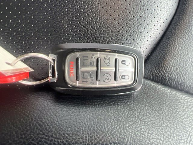 Used 2018 Chrysler Pacifica Touring-L Plus w/ S Appearance Package FWD image 43