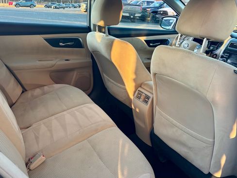 Used 2015 Nissan Altima 2.5 SV w/ Convenience Package image 12