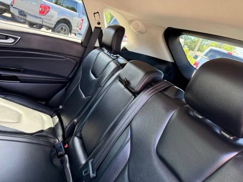 Used 2019 Ford Edge Titanium FWD image 37