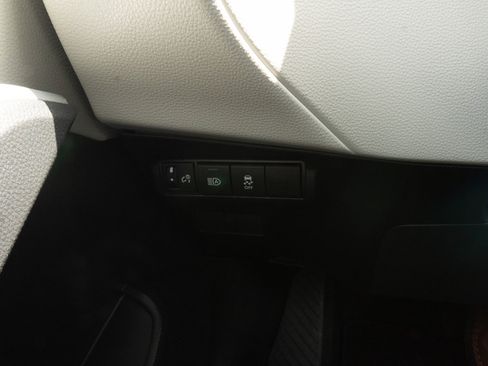 Used 2026 Toyota Corolla Cross L FWD image 28