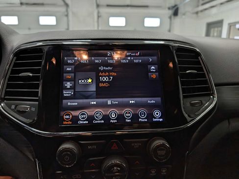 Used 2020 Jeep Grand Cherokee Laredo w/ Laredo X Package image 25