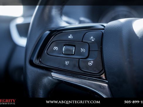 Used 2023 Buick Enclave Essence image 18