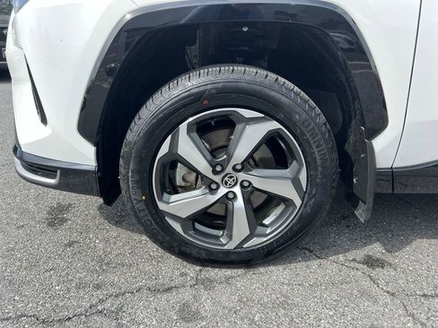 Used 2023 Toyota RAV4 SE w/ Weather & Moonroof Package image 20