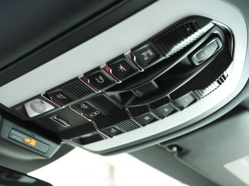 Certified 2025 Porsche Macan image 36