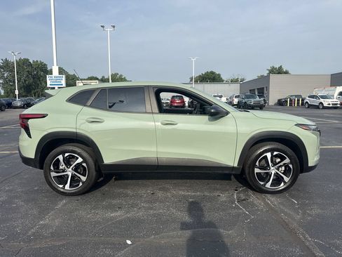 Used 2024 Chevrolet Trax RS w/ Driver Confidence Package FWD image 6