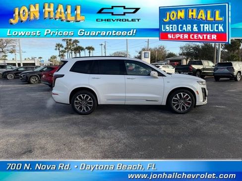 Used 2023 Cadillac XT6 Sport w/ Technology Package image 14