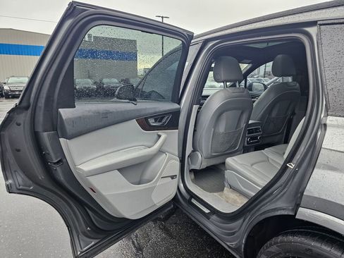 Used 2018 Audi Q7 3.0T Prestige w/ Prestige Package image 16
