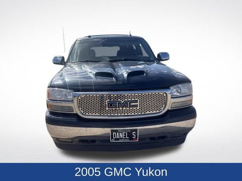Used 2005 GMC Yukon SLT w/ SLT Preferred Equipment Group AWD/4WD image 2
