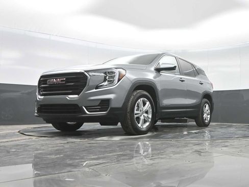 Used 2024 GMC Terrain SLE image 23