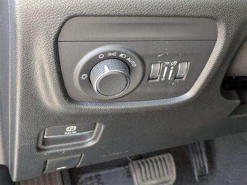 New 2025 Jeep Grand Cherokee Altitude image 15