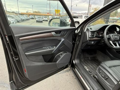 Used 2023 Audi Q5 2.0T Premium w/ Convenience Package image 17