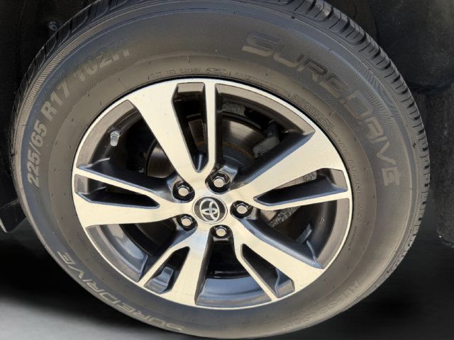 Used 2018 Toyota RAV4 XLE FWD image 34