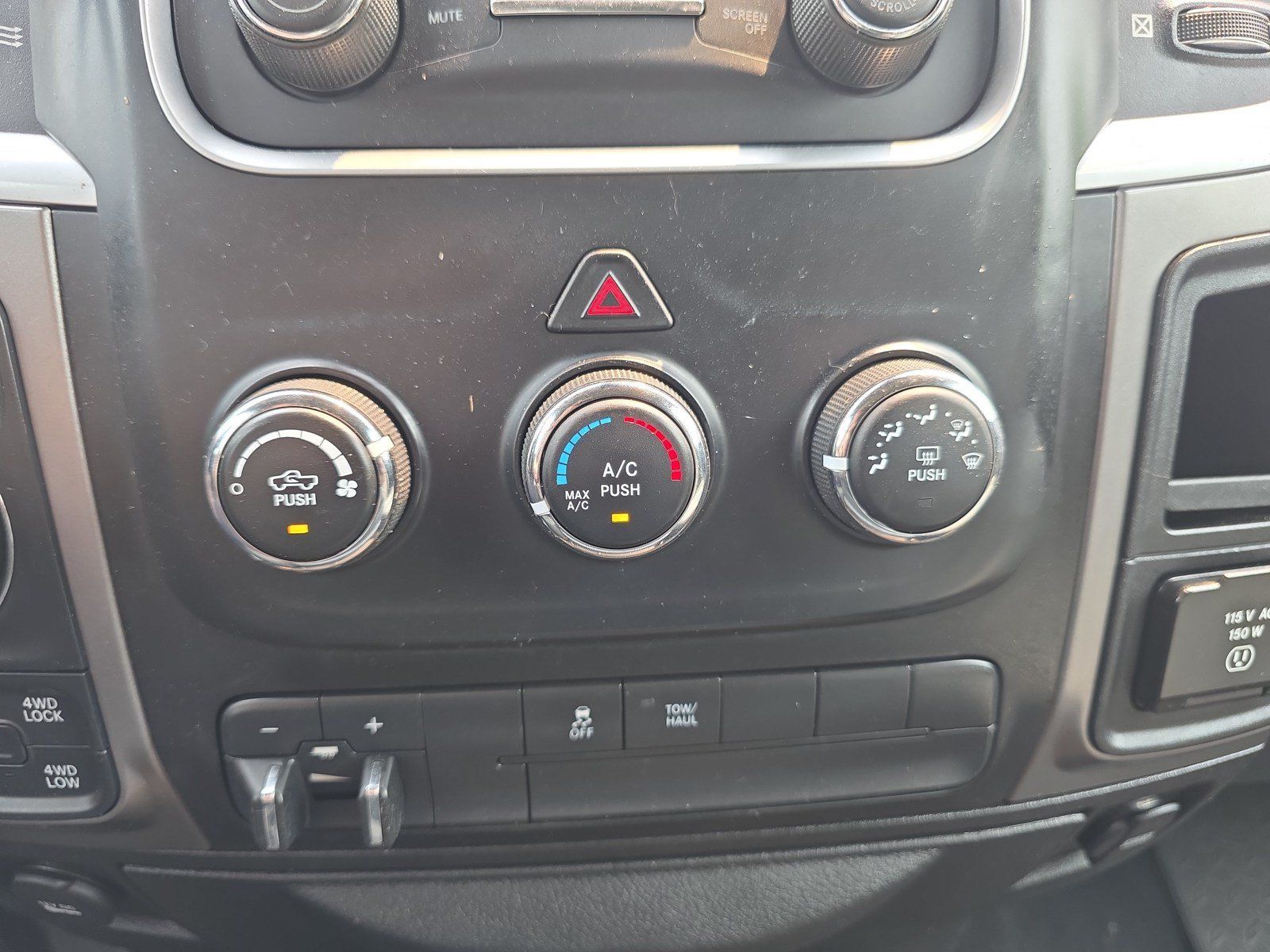 Used 2022 RAM 1500 Classic SLT w/ Protection Group AWD/4WD image 27