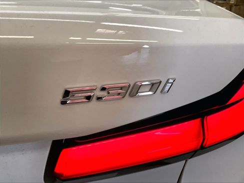 Used 2023 BMW 530i w/ Convenience Package RWD image 11