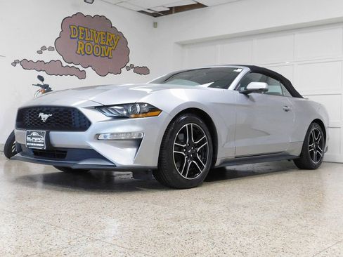 Used 2020 Ford Mustang Premium image 4