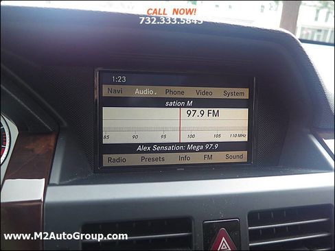 Used 2011 Mercedes-Benz GLK 350 4MATIC image 17