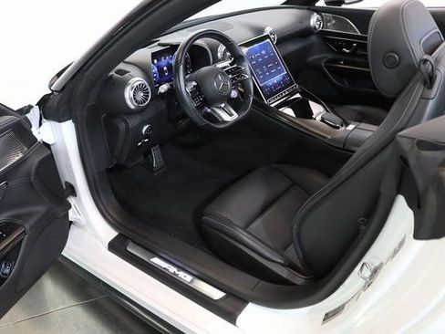 Used 2022 Mercedes-Benz SL 55 AMG 4MATIC w/ Driver Assistance Package image 23