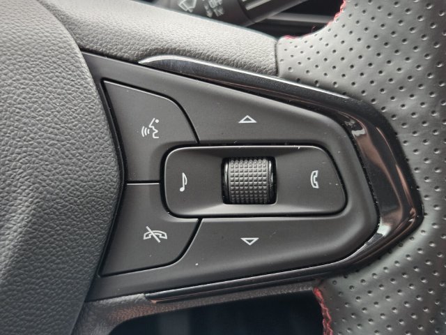 Used 2025 Chevrolet Trax RS w/ Driver Confidence Package FWD image 21