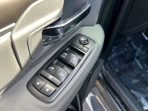 Used 2017 RAM 1500 Classic SLT AWD/4WD image 13