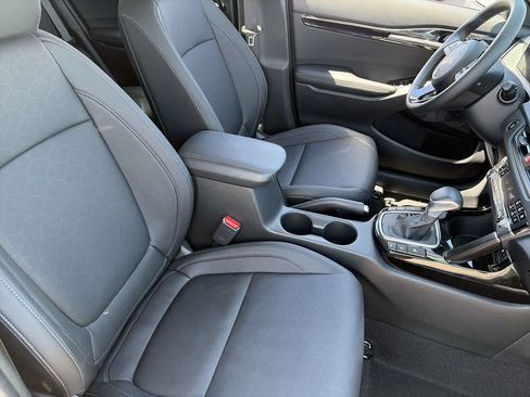 Certified 2025 Kia Seltos EX FWD image 10