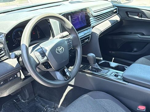 Used 2025 Toyota Camry LE FWD image 19