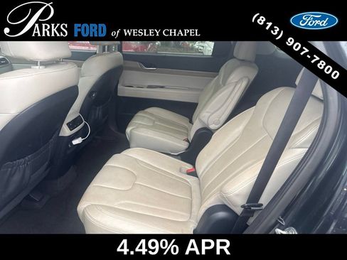 Used 2021 Hyundai Palisade SEL w/ Premium Package FWD image 5