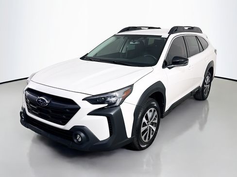 Used 2023 Subaru Outback Premium image 4
