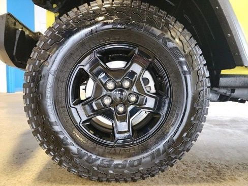 Used 2023 Jeep Gladiator Mojave w/ Cold Weather Group image 8