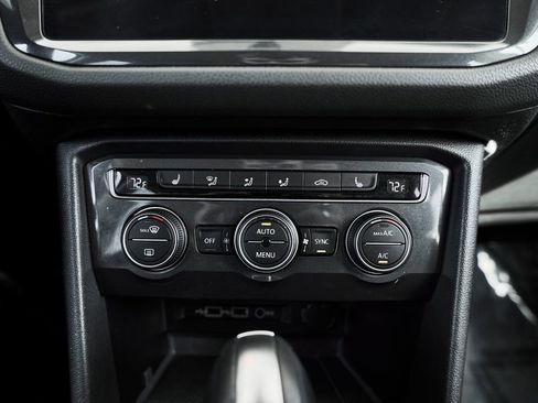 Used 2020 Volkswagen Tiguan SE FWD image 42